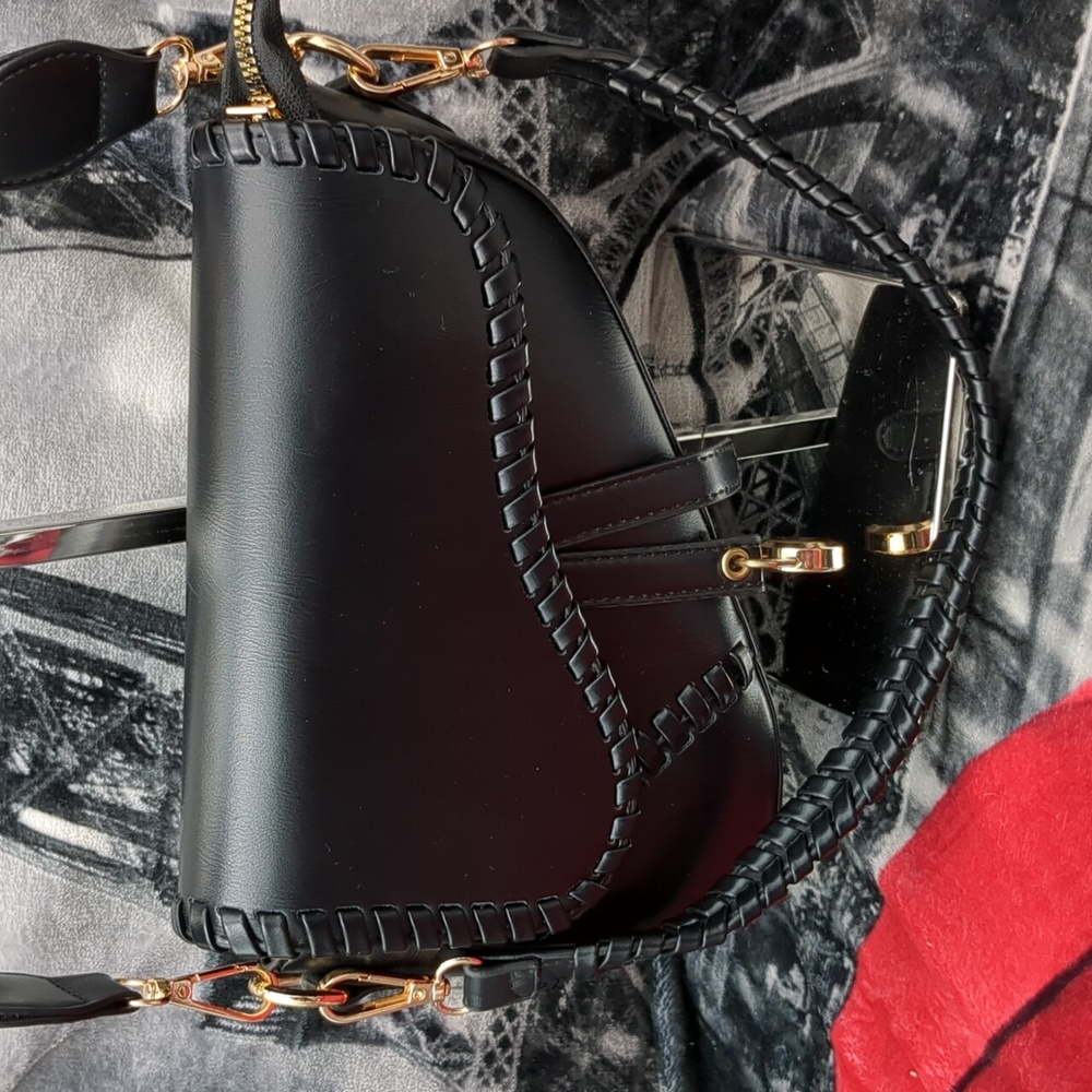 Black Crossbody Bag with Smooth Leather and Neat Stitching